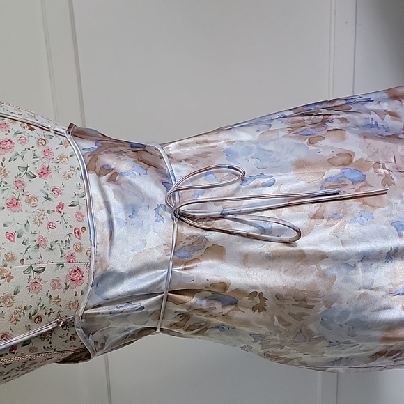 Adonna Blue and Cream Floral Chemise SIZE MEDIUM - Picture 4 of 7